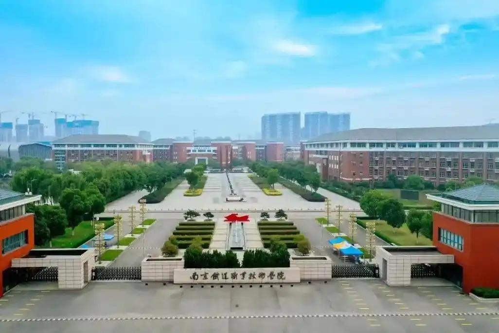 国家公办铁路专科学校有哪些？附2024年录取分数线、就业前景(图1)