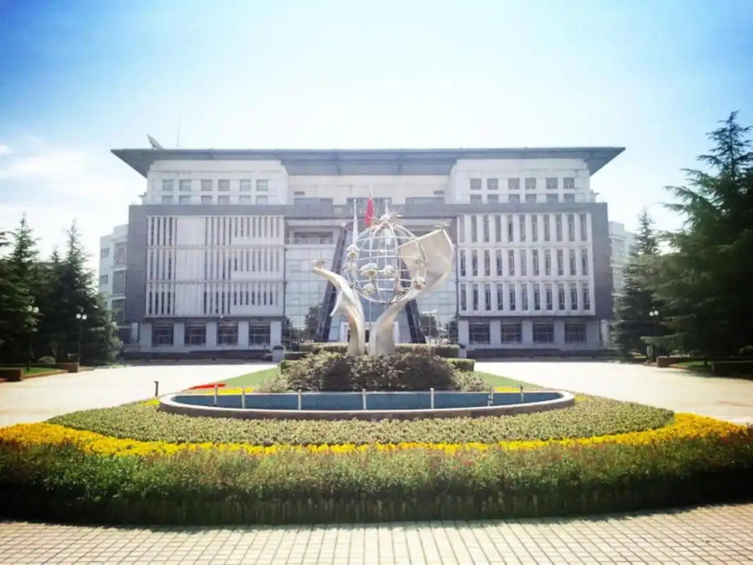 2025 上海公办本科最低录取分数线出炉：这 10 所院校分数最低(图1)