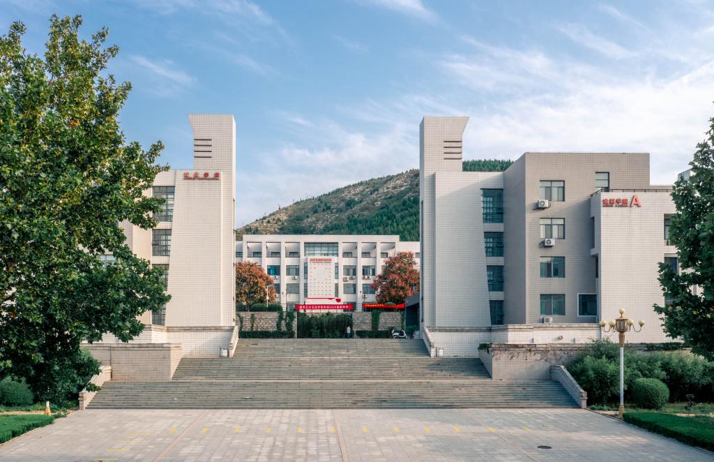 2024年宁波大学科学技术学院在云南录取分数线（附近几年最低