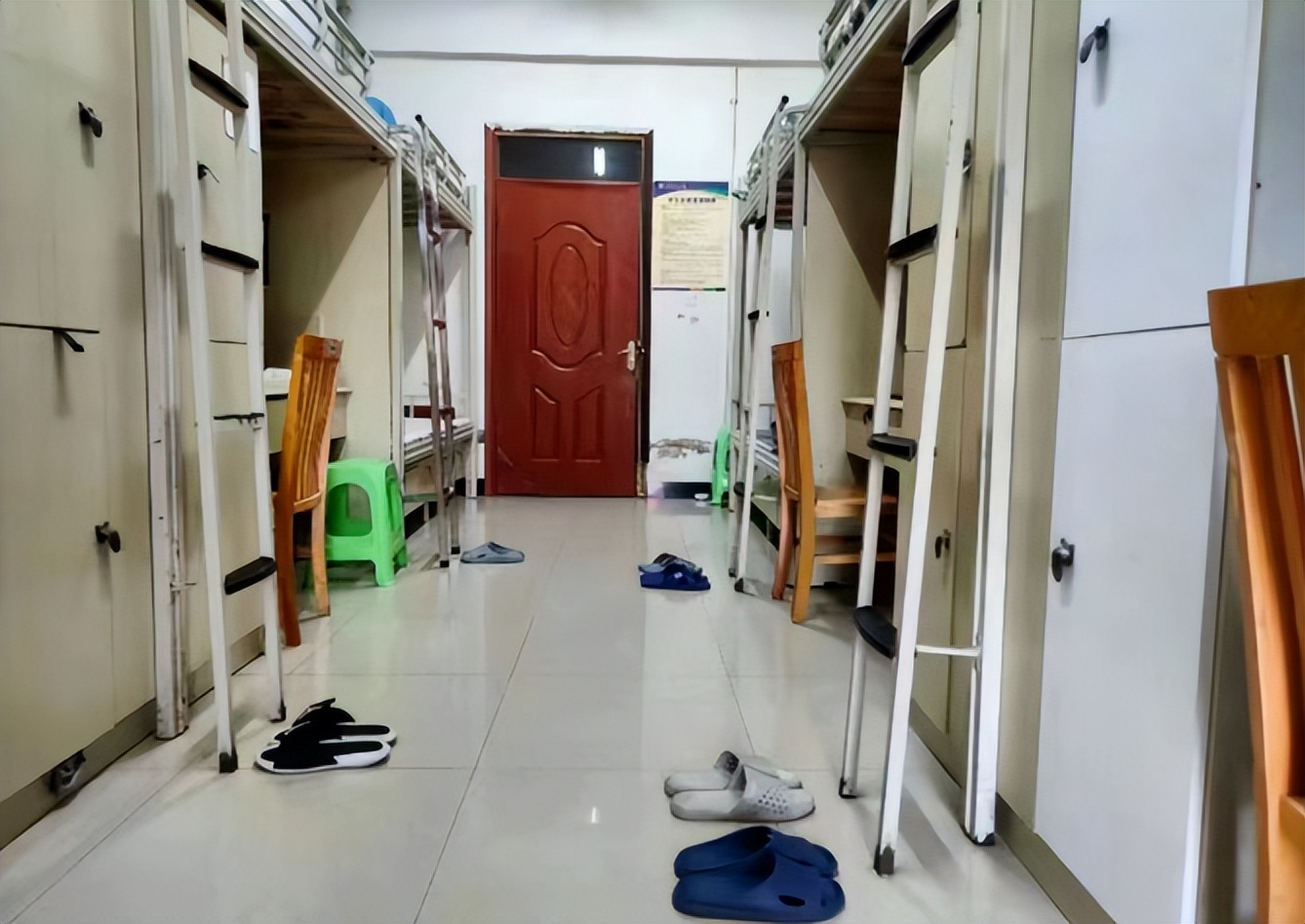 贵州装备制造职业学院宿舍条件怎么样 有空调吗 附宿舍图片(图3) 贵州装备制造职业学院宿舍条件怎么样 有空调吗 附宿舍图片(图3)