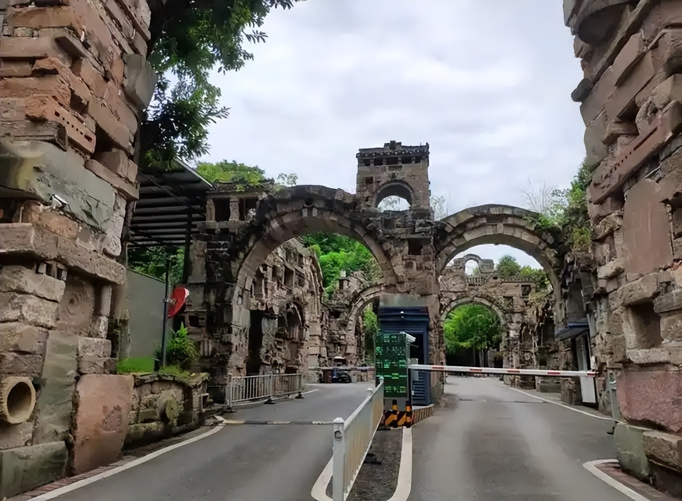 2026 报考重庆艺术院校必看:学校名单 + 分数线汇总(图1) 2026 报考重庆艺术院校必看:学校名单 + 分数线汇总(图1)