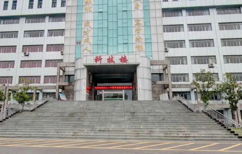 湖北省专科院校一览表!附2025年录取分数线参考(图2) 湖北省专科院校一览表!附2025年录取分数线参考(图2)