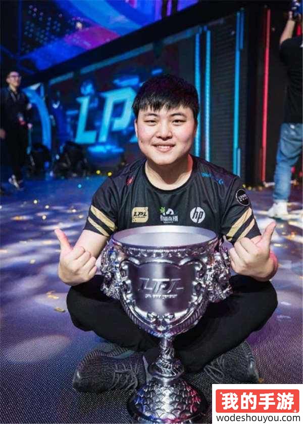 笑笑直播爆料:Uzi将成为LOL名人堂第二位成员,专属皮肤定为卡莎!(图4) 笑笑直播爆料:Uzi将成为LOL名人堂第二位成员,专属皮肤定为卡莎!