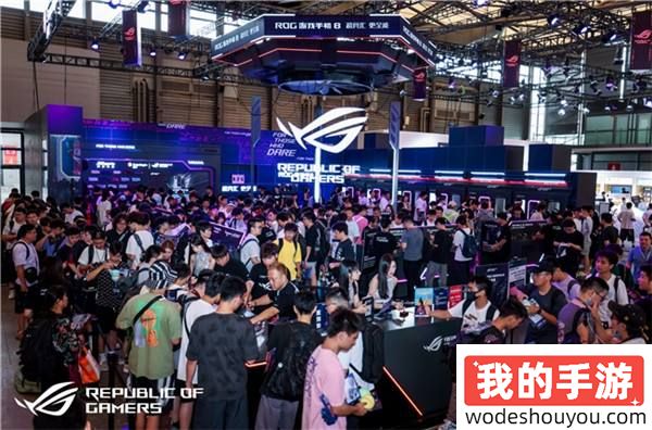 信仰神装的超强吸引力 ROG游戏手机8化身ChinaJoy吸睛神器(图3) 信仰神装的超强吸引力 ROG游戏手机8化身ChinaJoy吸睛神器