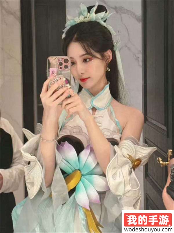 同样都是COS安琪拉时之奇旅！小柔的COS被网友夸爆，而黄子韬老婆徐艺洋却被网友嫌弃？