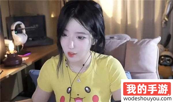 呆妹儿穿紧身皮卡丘衣服疯狂擦边?网友:别擦了,十斤榴莲九斤壳!(图5) 呆妹儿穿紧身皮卡丘衣服疯狂擦边?网友:别擦了,十斤榴莲九斤壳!