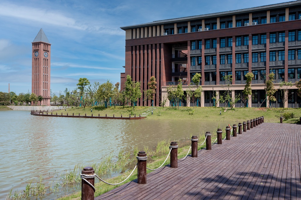 辽宁考生必读：唐山工业职业技术大学2025招生计划及历年录取分数线及位次(图2)